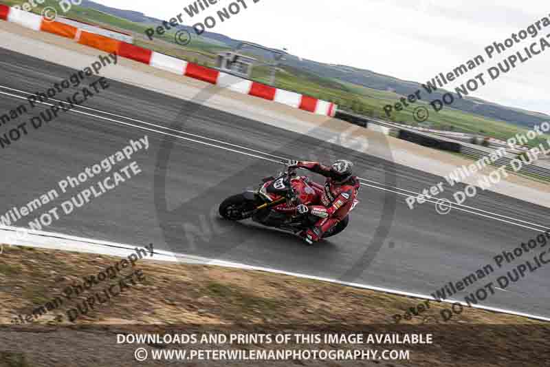 cadwell no limits trackday;cadwell park;cadwell park photographs;cadwell trackday photographs;enduro digital images;event digital images;eventdigitalimages;navarra;no limits trackdays;peter wileman photography;racing digital images;trackday digital images;trackday photos
